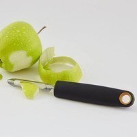 Фото Нож для чистки овощей Fiskars Form 1014418